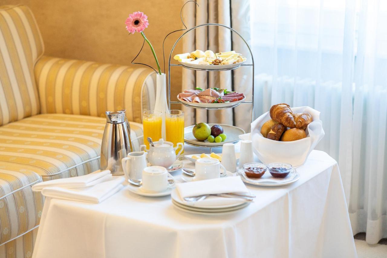 Seetelhotel Ahlbecker Hof Херингсдорф Экстерьер фото Room service