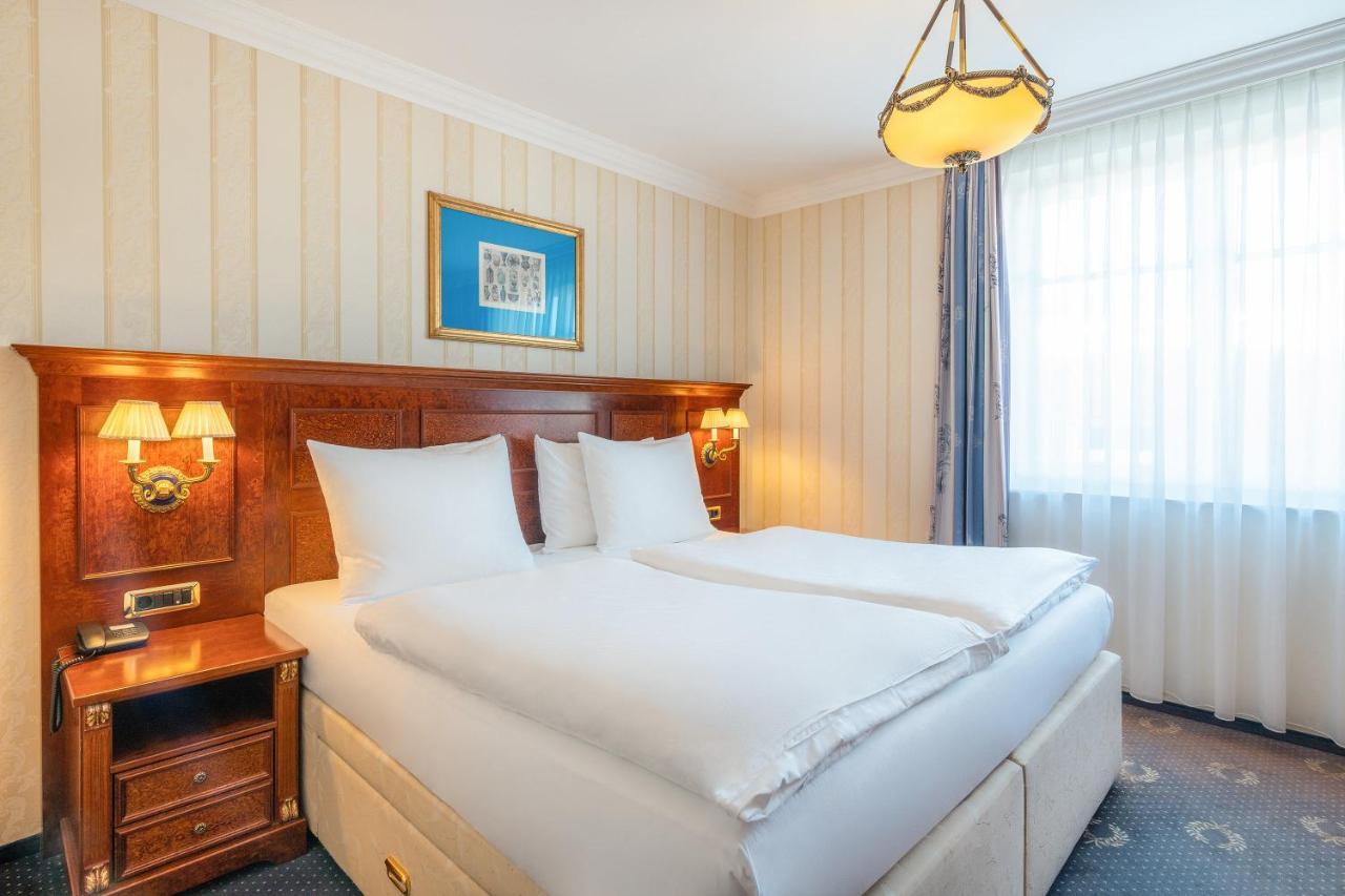 Seetelhotel Ahlbecker Hof Херингсдорф Экстерьер фото A room at the hotel