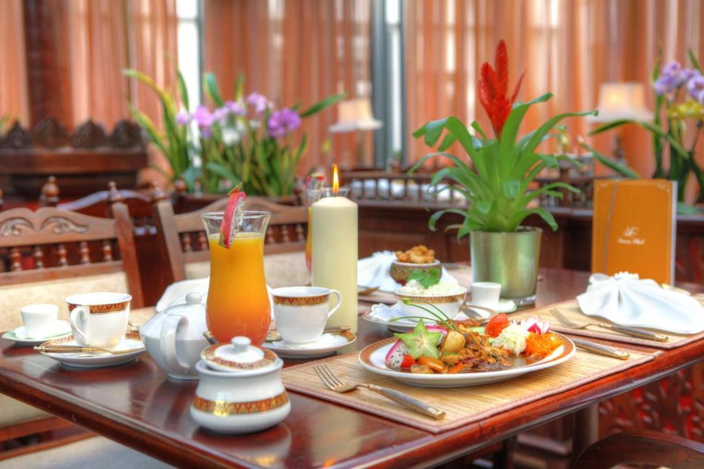 Seetelhotel Ahlbecker Hof Херингсдорф Экстерьер фото A table set for breakfast