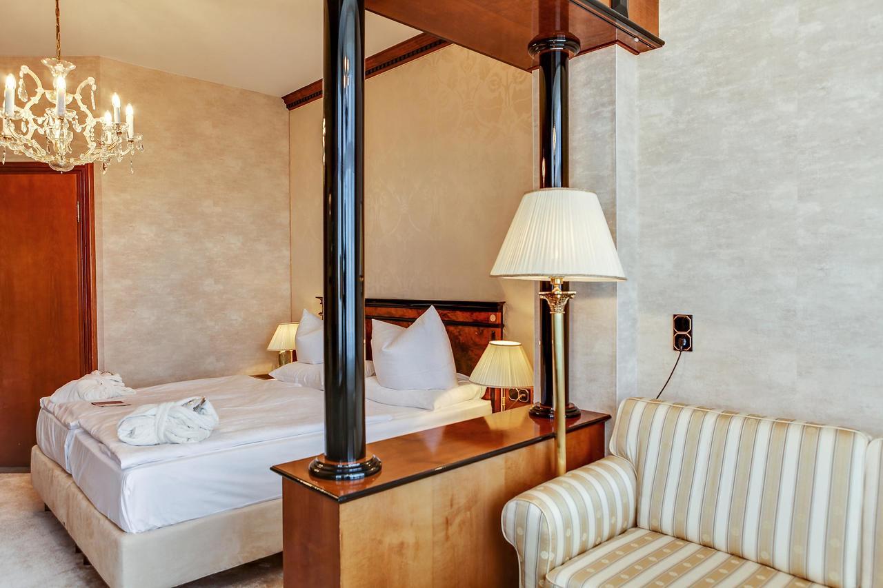 Seetelhotel Ahlbecker Hof Херингсдорф Экстерьер фото A room at the hotel