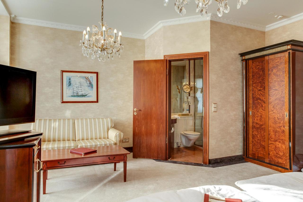 Seetelhotel Ahlbecker Hof Херингсдорф Экстерьер фото A room at the hotel