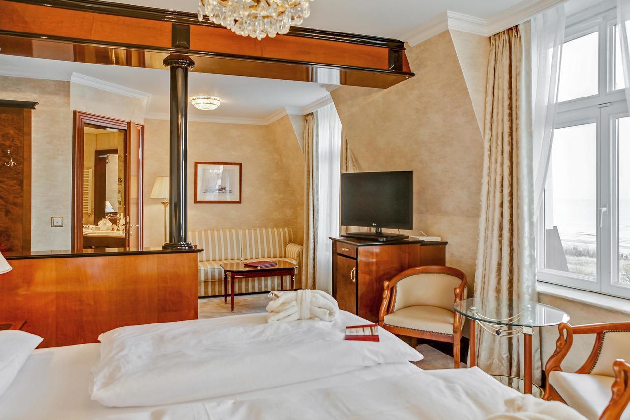 Seetelhotel Ahlbecker Hof Херингсдорф Экстерьер фото A room at the hotel