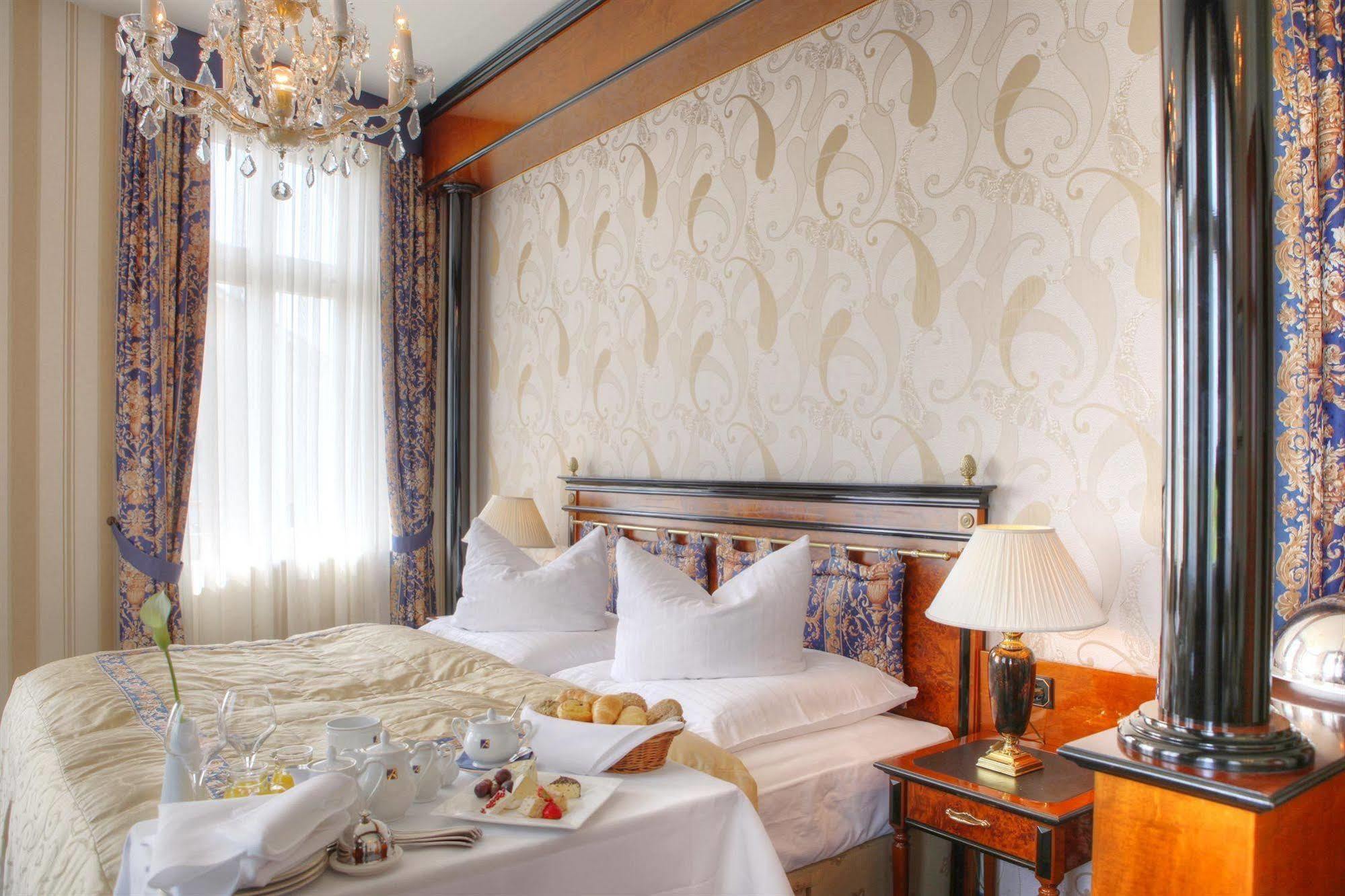 Seetelhotel Ahlbecker Hof Херингсдорф Экстерьер фото A room at the hotel