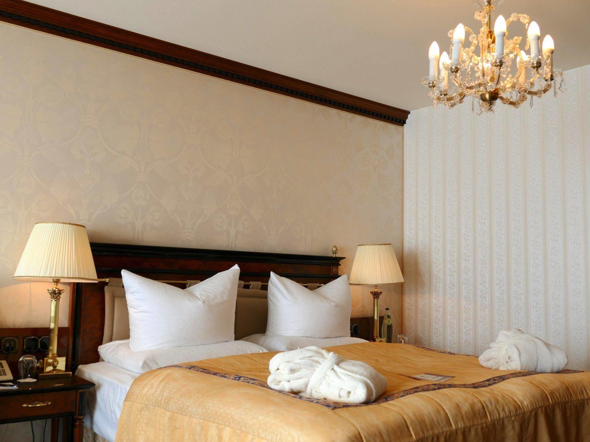 Seetelhotel Ahlbecker Hof Херингсдорф Экстерьер фото A bedroom at the hotel