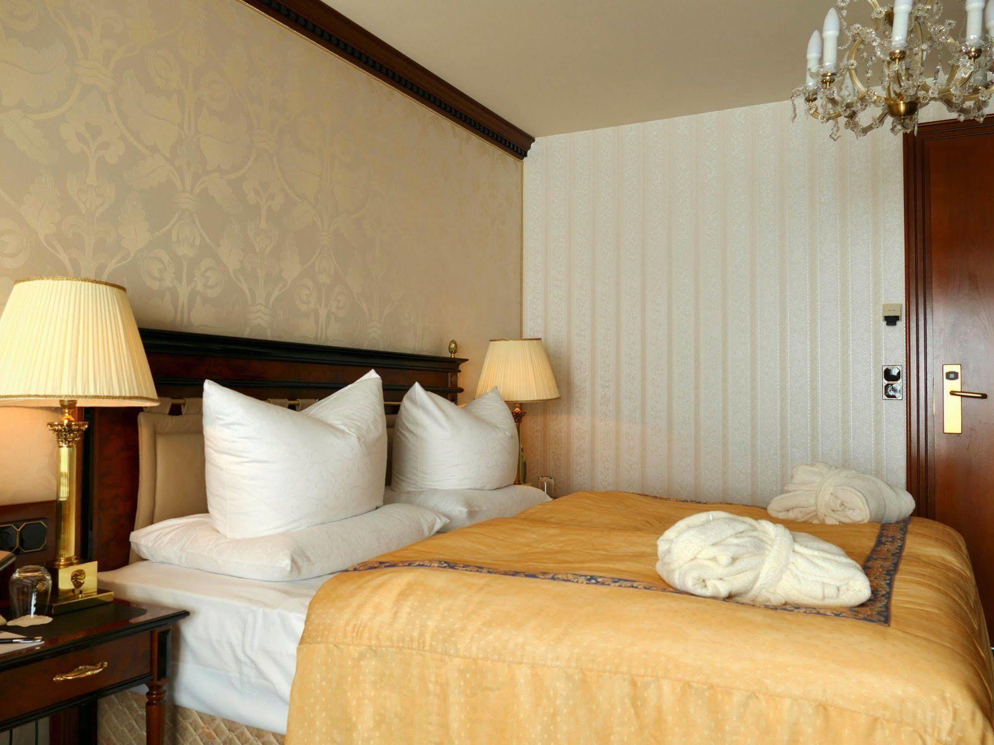 Seetelhotel Ahlbecker Hof Херингсдорф Экстерьер фото A room at the hotel