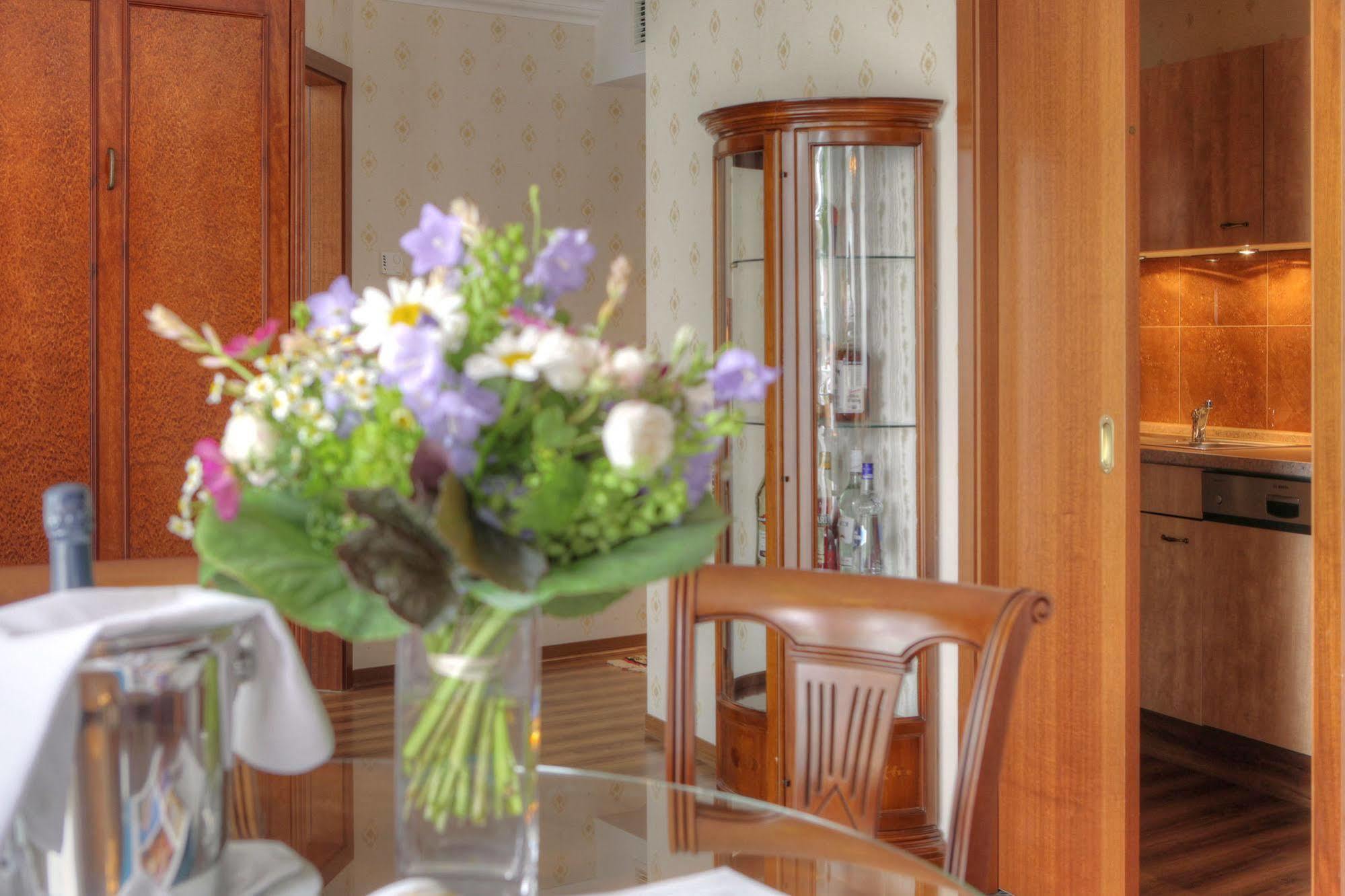 Seetelhotel Ahlbecker Hof Херингсдорф Экстерьер фото A typical apartment