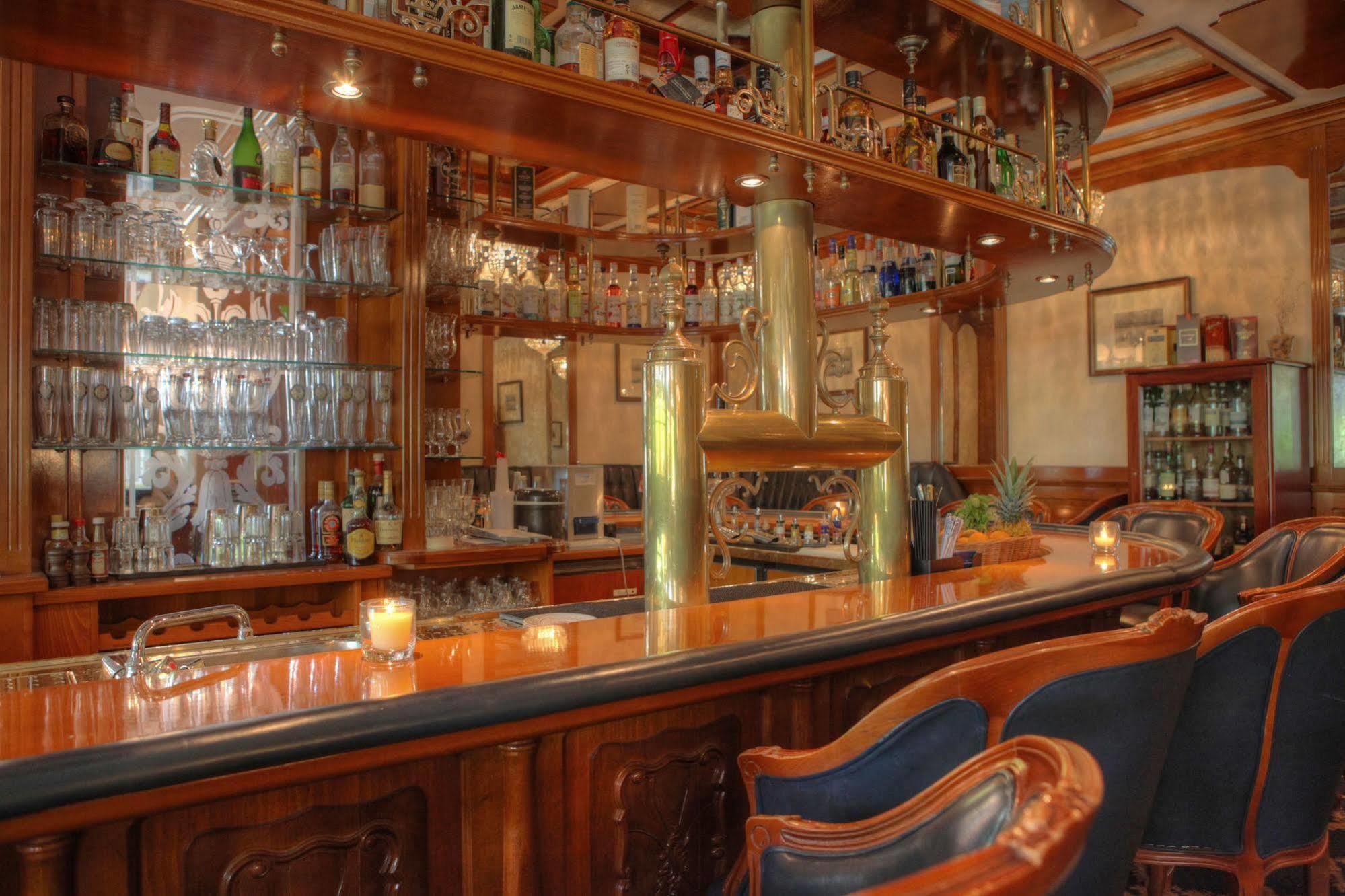 Seetelhotel Ahlbecker Hof Херингсдорф Экстерьер фото The bar at the Hotel de Ville