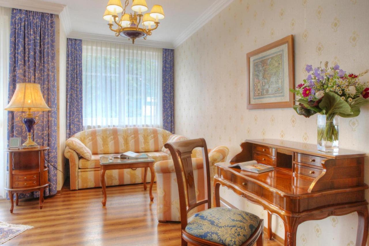 Seetelhotel Ahlbecker Hof Херингсдорф Номер фото A living room