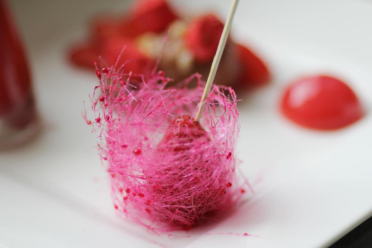 Seetelhotel Ahlbecker Hof Херингсдорф Экстерьер фото A strawberry being rolled in sugar